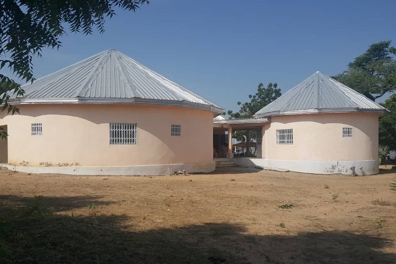 Campement touristique situé au bord du lac de Guéré
